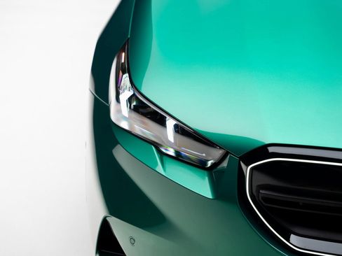 Used 2025 BMW M5 w/ Carbon Package image 11