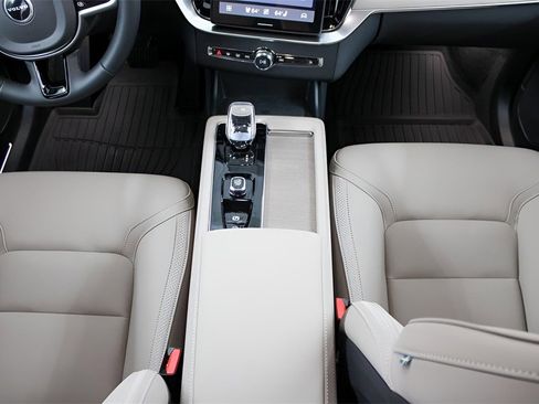 New 2026 Volvo XC90 B5 Plus image 16