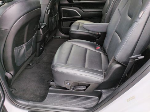 Used 2023 Kia Telluride S w/ S Sunroof Package FWD image 26
