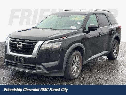 Used 2022 Nissan Pathfinder SV image 1