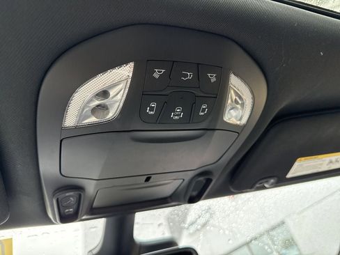 Used 2024 Chrysler Pacifica Limited w/ S Appearance Package image 31