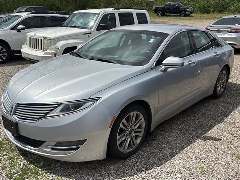 Used 2014 Lincoln MKZ FWD image 2