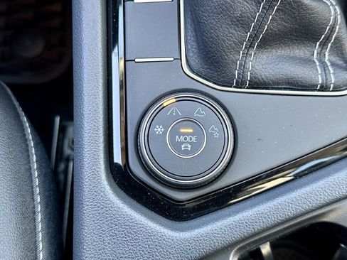 New 2024 Volkswagen Taos SE image 27