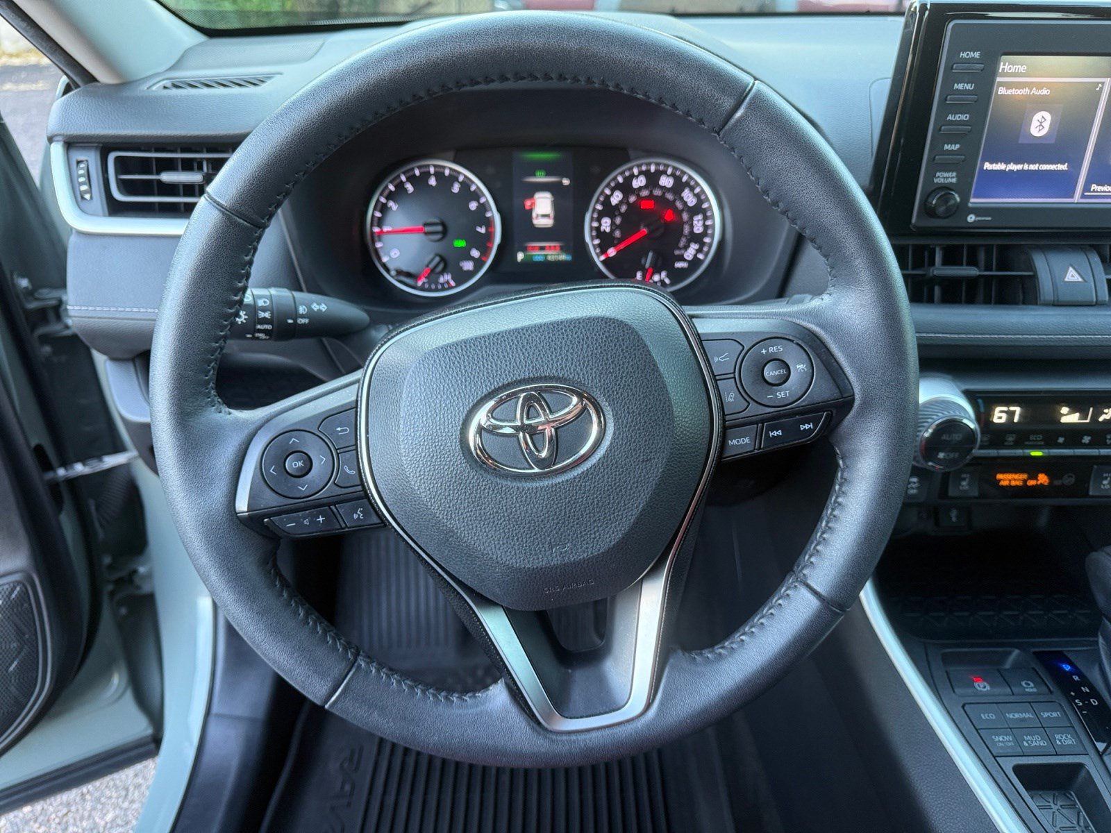 Used 2021 Toyota RAV4 XLE w/ XLE Grade Weather Package AWD/4WD image 9