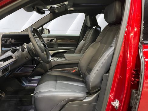 Certified 2026 Cadillac Vistiq Sport w/ LPO, Floor Liner Package image 10