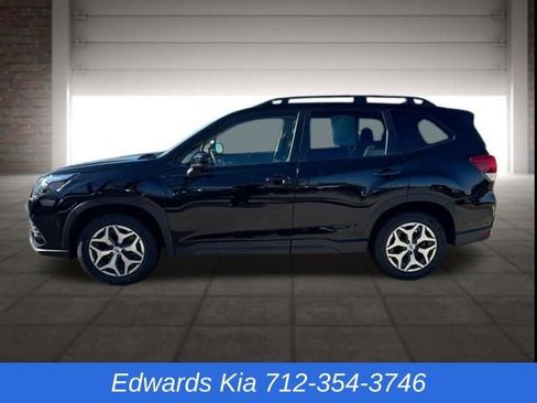 Used 2024 Subaru Forester Premium image 7
