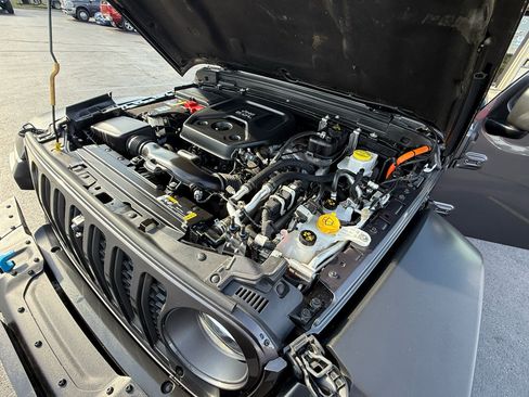 Used 2022 Jeep Wrangler Unlimited Rubicon 4xe w/ Dual Top Group image 49