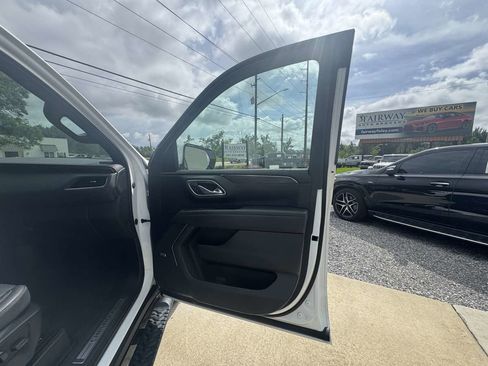 Used 2022 Chevrolet Tahoe Z71 w/ Luxury Package AWD/4WD image 35