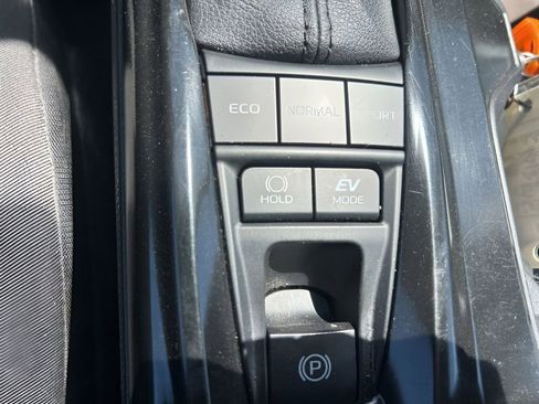 Used 2025 Toyota Camry LE FWD image 28