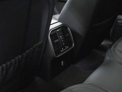 Certified 2026 Porsche Macan AWD/4WD image 36