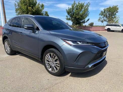 Used 2021 Toyota Venza XLE w/ Carpet Mat Package (TMS) AWD/4WD image 4