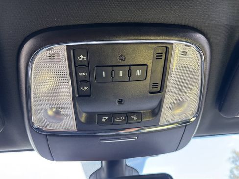 Used 2017 Jeep Grand Cherokee Limited AWD/4WD image 19