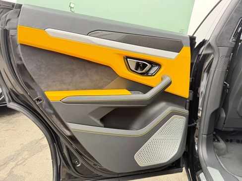 Used 2021 Lamborghini Urus image 13