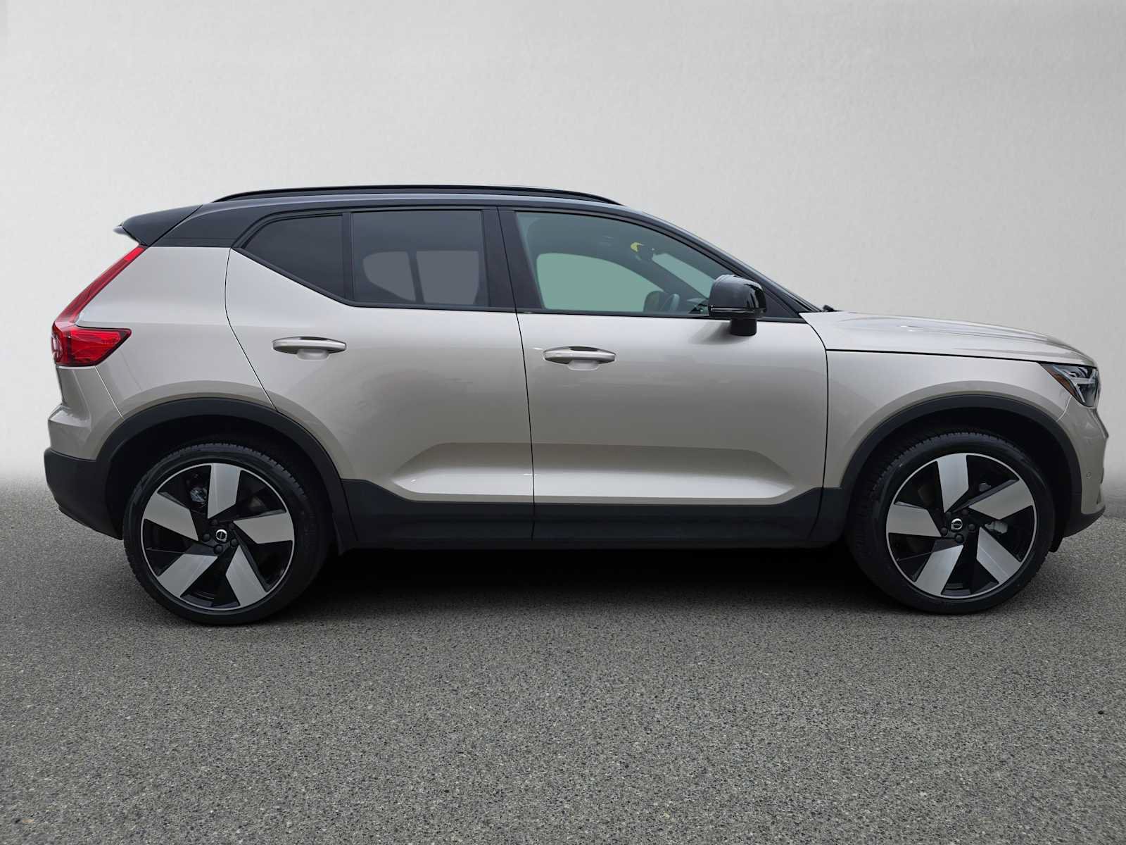 Certified 2023 Volvo XC40 Recharge Ultimate w/ Protection Package Premier AWD/4WD image 3