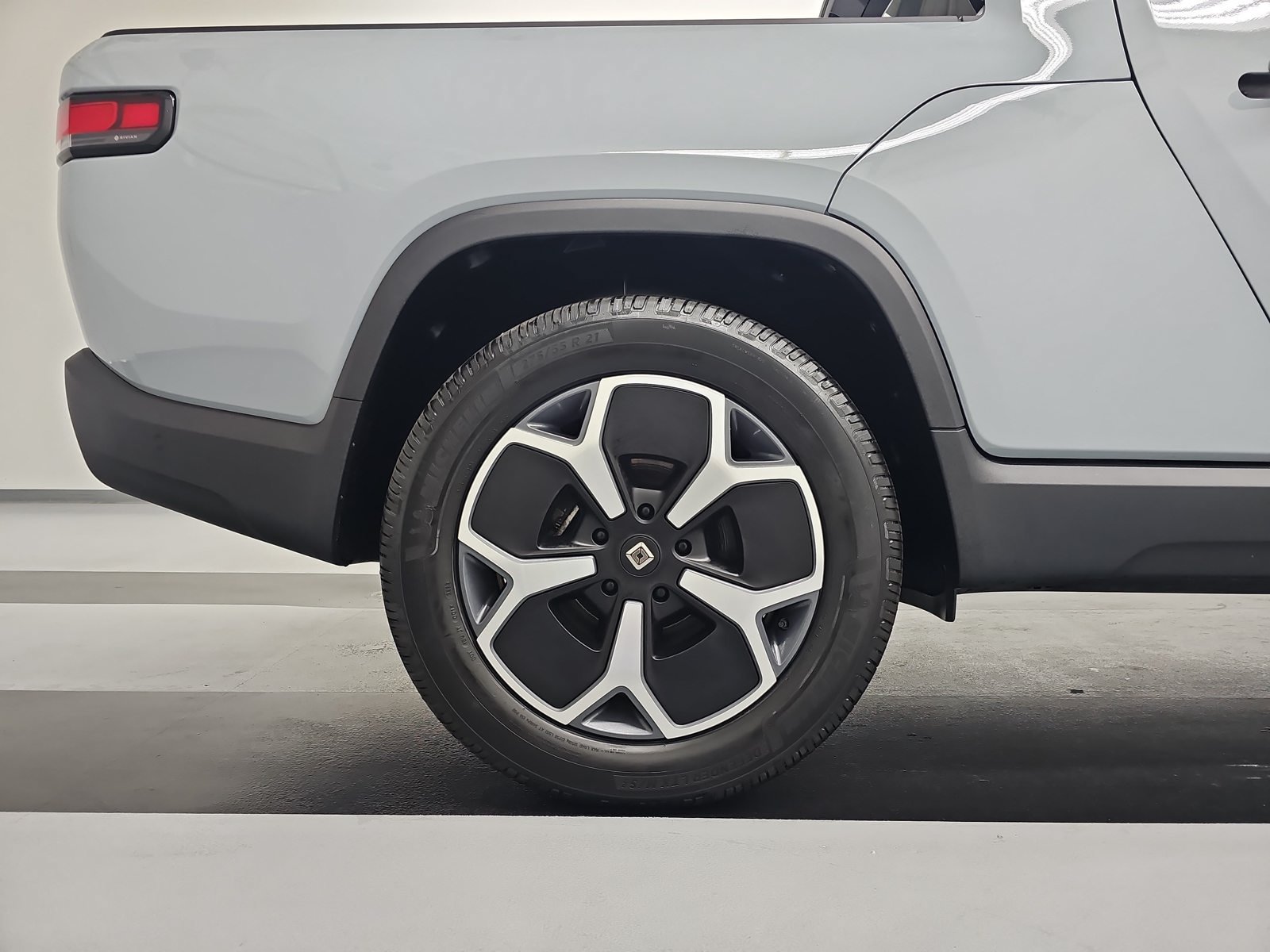 Used 2024 Rivian R1T Adventure Dual AWD/4WD image 12