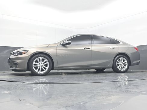 Used 2018 Chevrolet Malibu LT w/ Driver Confidence Package FWD image 23