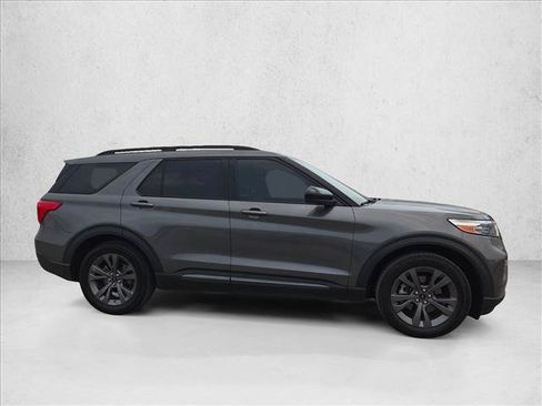 Used 2023 Ford Explorer XLT w/ Equipment Group 202A RWD image 4