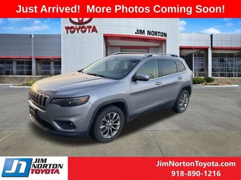 Used 2019 Jeep Cherokee Latitude Plus image 2