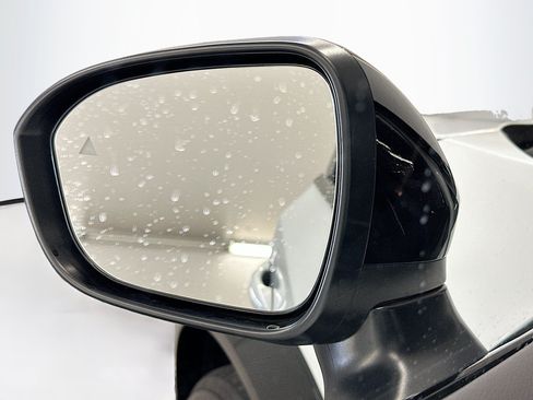 Used 2023 Nissan Ariya AWD image 16