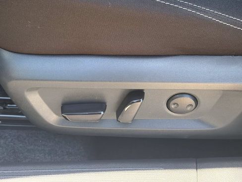 Used 2025 Nissan Rogue SV FWD image 22