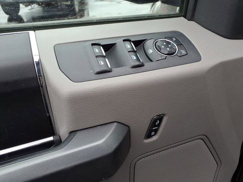 Used 2018 Ford F150 XLT image 12