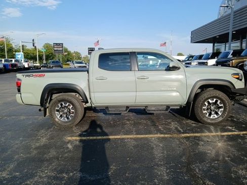 Used 2023 Toyota Tacoma TRD Off-Road w/ TRD Premium Off Road Package AWD/4WD image 4