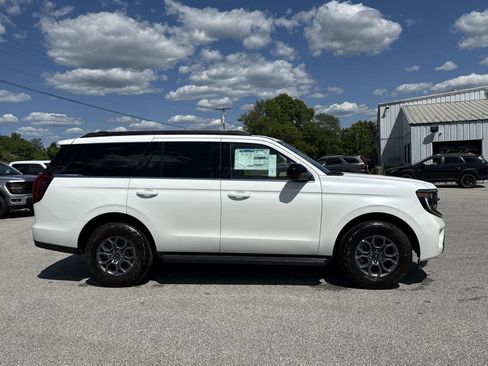 New 2025 Ford Expedition Active image 4