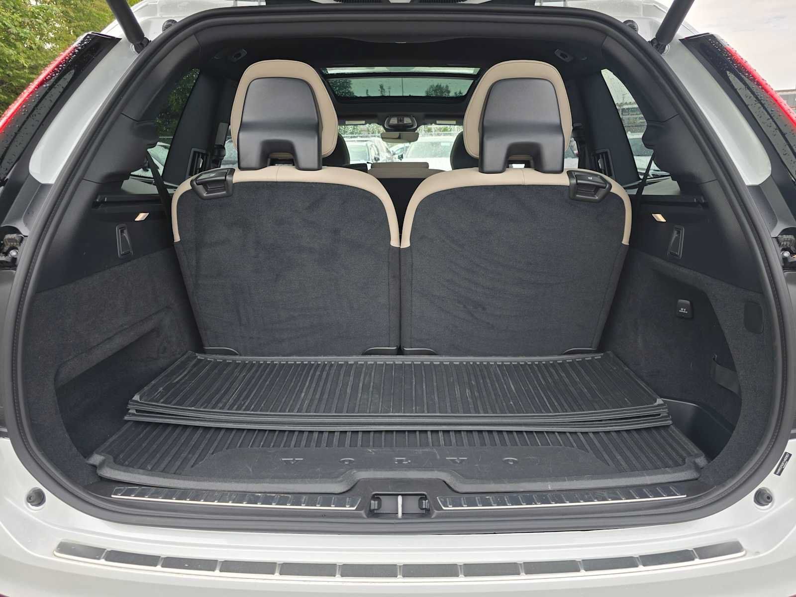 Used 2026 Volvo XC90 B6 Plus w/ Protection Package Premier AWD/4WD image 14