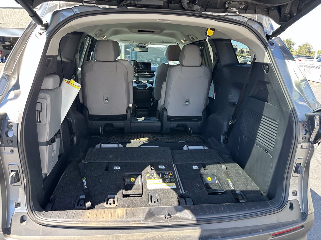 Used 2026 Toyota Sienna LE AWD/4WD image 6