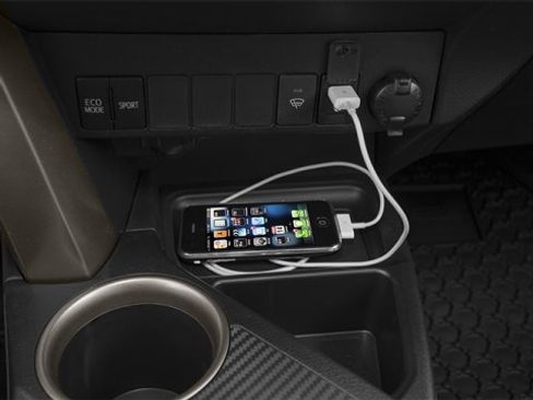 Used 2014 Toyota RAV4 Limited w/ Technology Package image 18