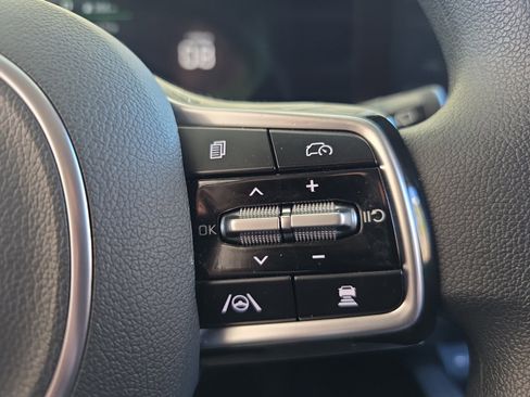 Certified 2025 Kia Sorento LX image 22