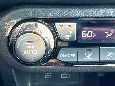 Used 2023 Nissan Kicks SR w/ SR Premium Package FWD image 14