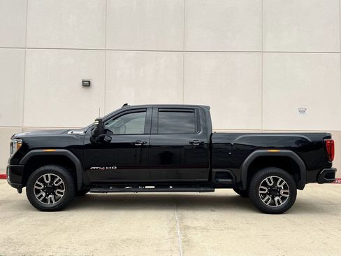 Used 2020 GMC Sierra 2500 AT4 w/ AT4 Premium Package image 2