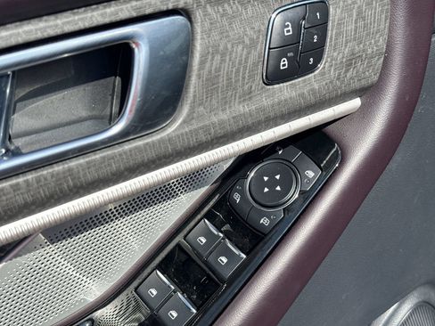 Used 2025 Ford Explorer Platinum RWD image 15