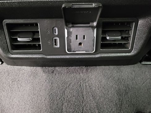 Used 2024 Chevrolet Silverado 1500 LT image 22