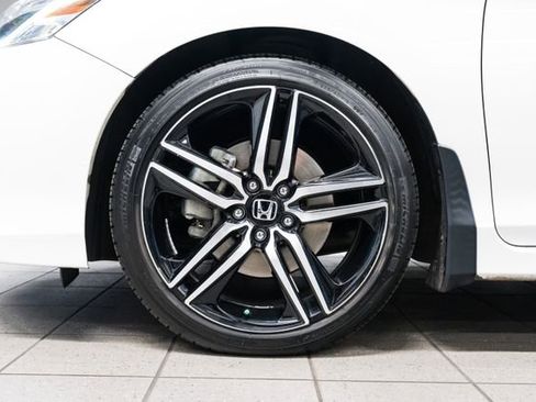 Used 2017 Honda Accord Touring image 7