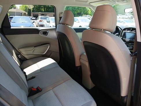 Used 2022 Kia Soul LX FWD image 13