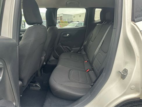 Used 2020 Jeep Renegade Latitude w/ Cold Weather Group image 22