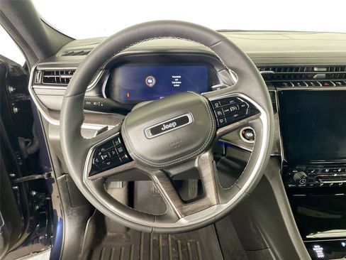 Used 2023 Jeep Grand Cherokee L Overland image 19