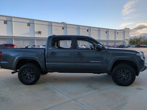 Certified 2023 Toyota Tacoma SR5 image 4