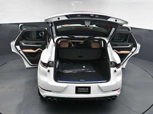 New 2026 Porsche Cayenne AWD/4WD image 30