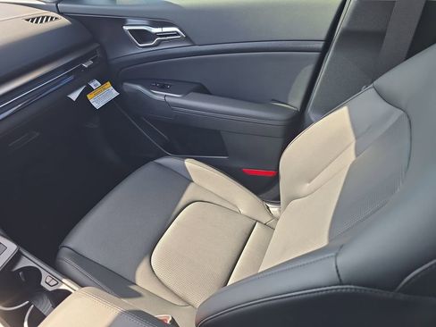 New 2026 Kia Sportage EX FWD image 16