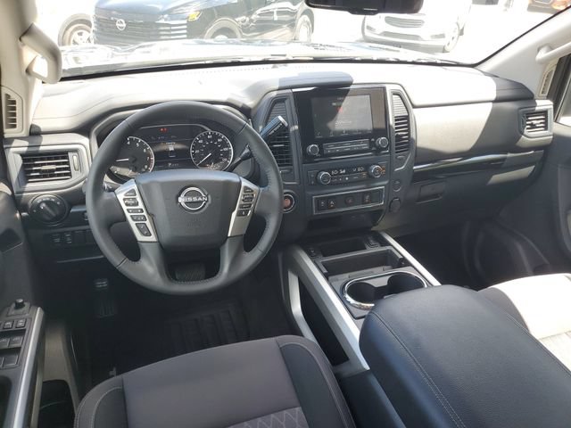 Used 2024 Nissan Titan SV w/ SV Convenience Package RWD image 10