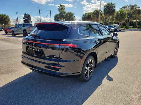 New 2026 Toyota Crown Signia image 3