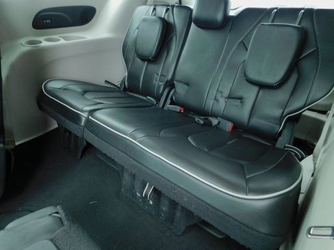 Used 2023 Chrysler Pacifica Limited image 26