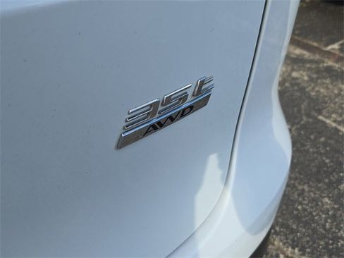 Used 2017 Jaguar F-PACE Prestige image 6