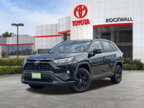 Used 2020 Toyota RAV4 XLE image 1