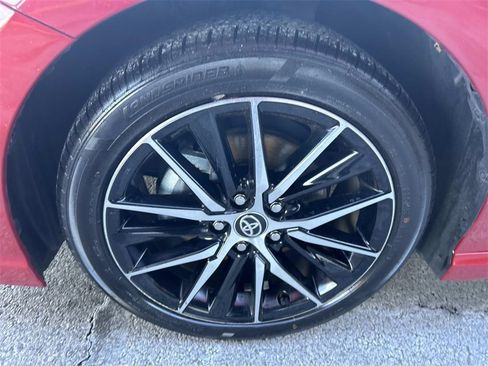 Used 2024 Toyota Camry SE image 9