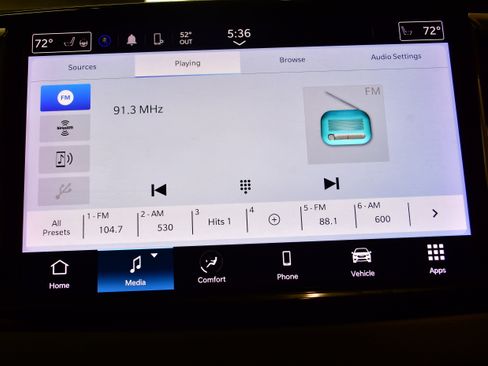 Used 2023 Chrysler Pacifica Touring-L FWD image 24