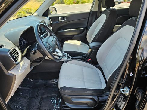 Used 2020 Hyundai Venue SEL w/ Convenience Package FWD image 16